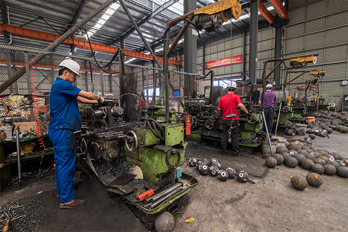 敦煌网架配件车间